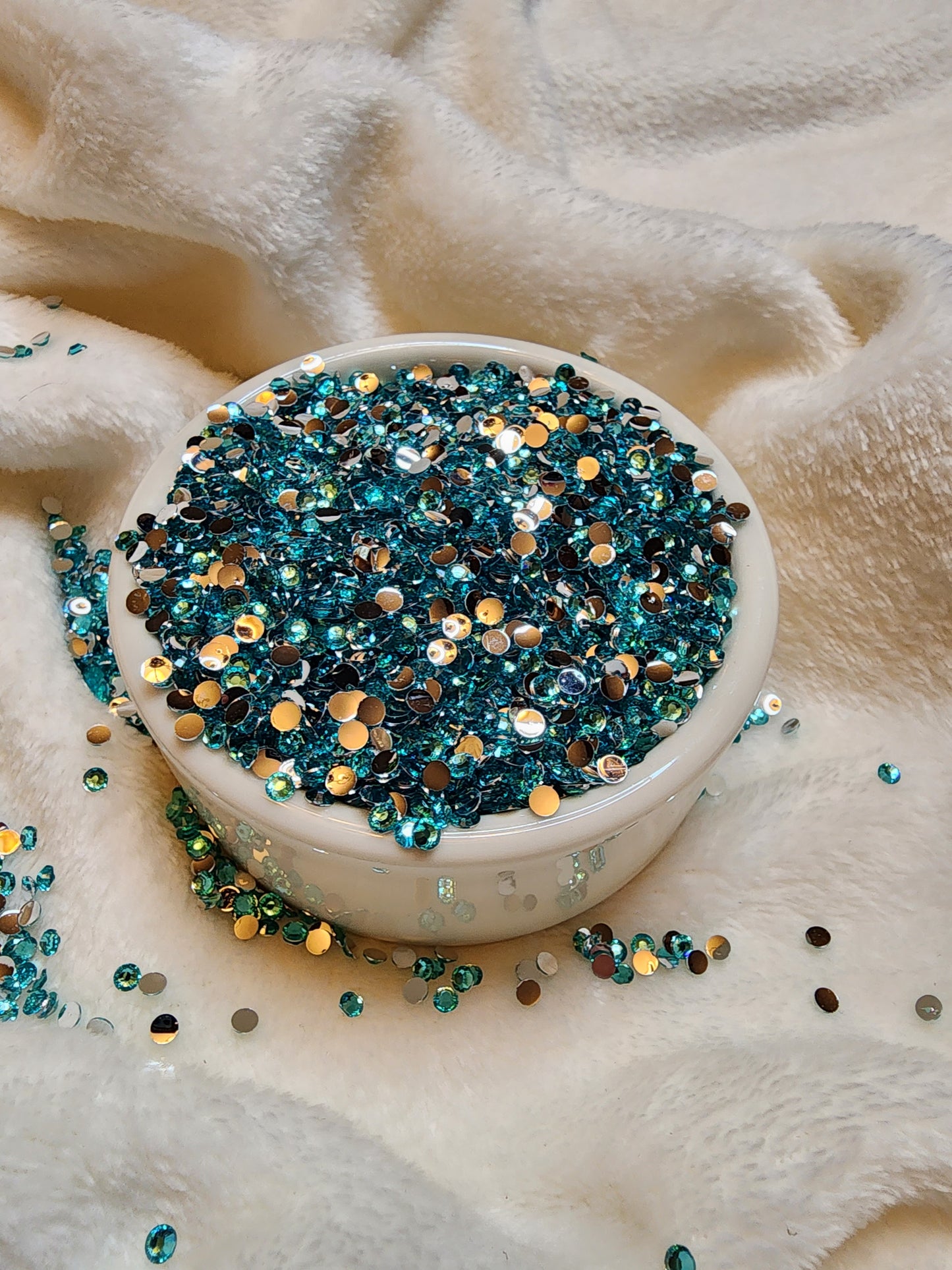 Blue Zircon Silverback Rhinestones 4mm - Non Hotfix - Flatback - Resin