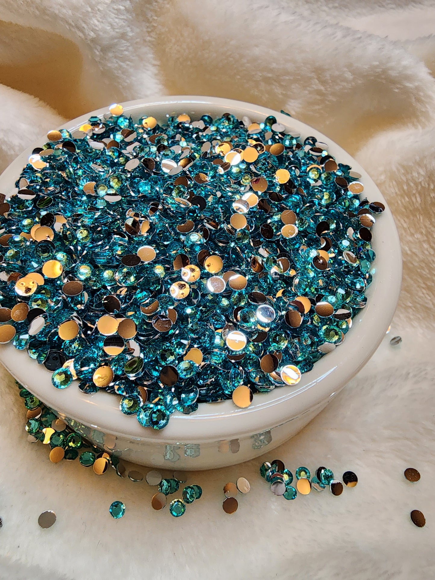 Blue Zircon Silverback Rhinestones 4mm - Non Hotfix - Flatback - Resin