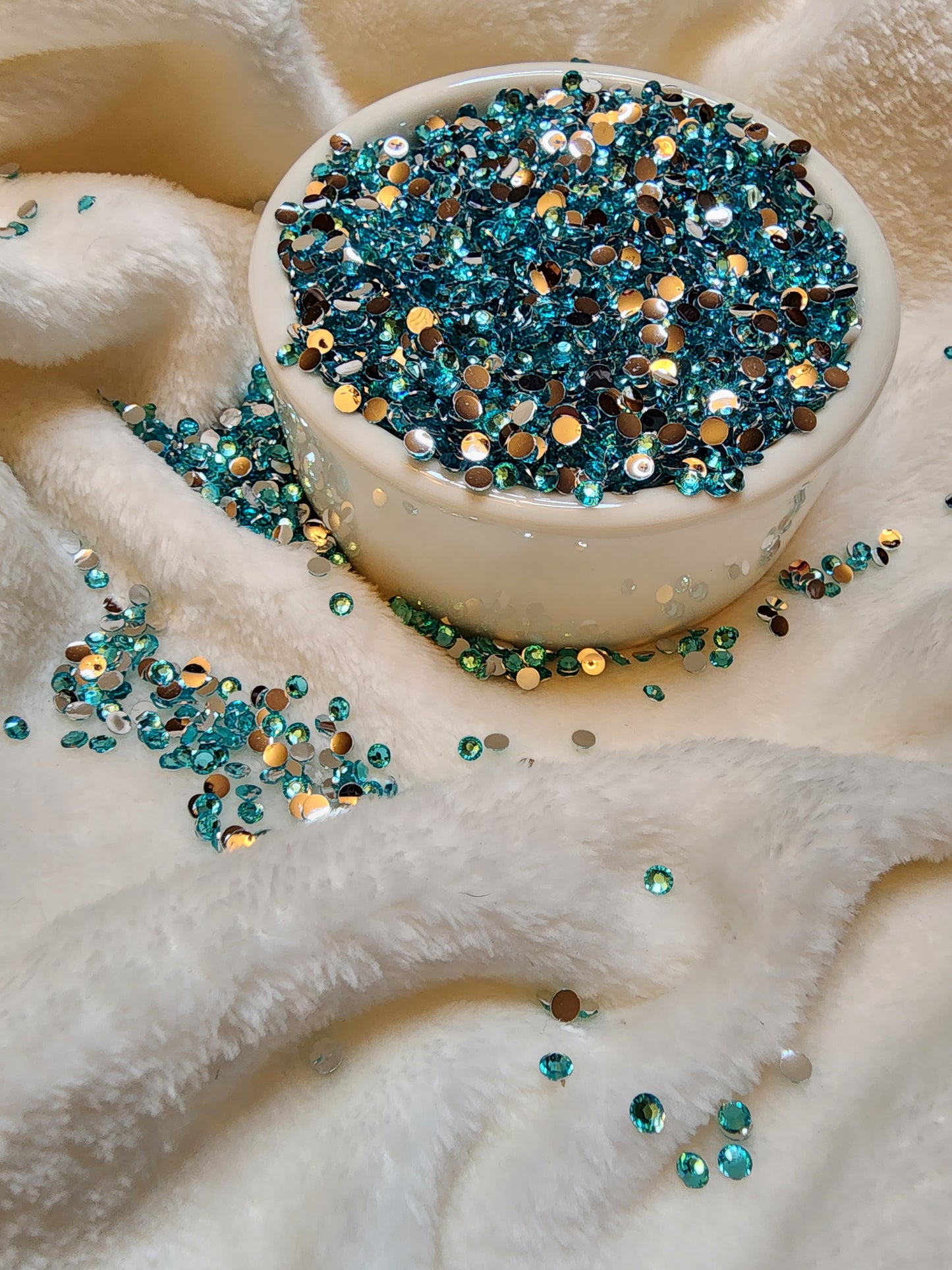 Blue Zircon Silverback Rhinestones 4mm - Non Hotfix - Flatback - Resin