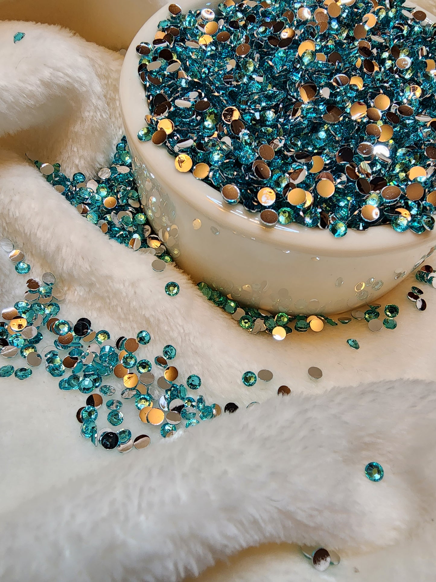 Blue Zircon Silverback Rhinestones 4mm - Non Hotfix - Flatback - Resin
