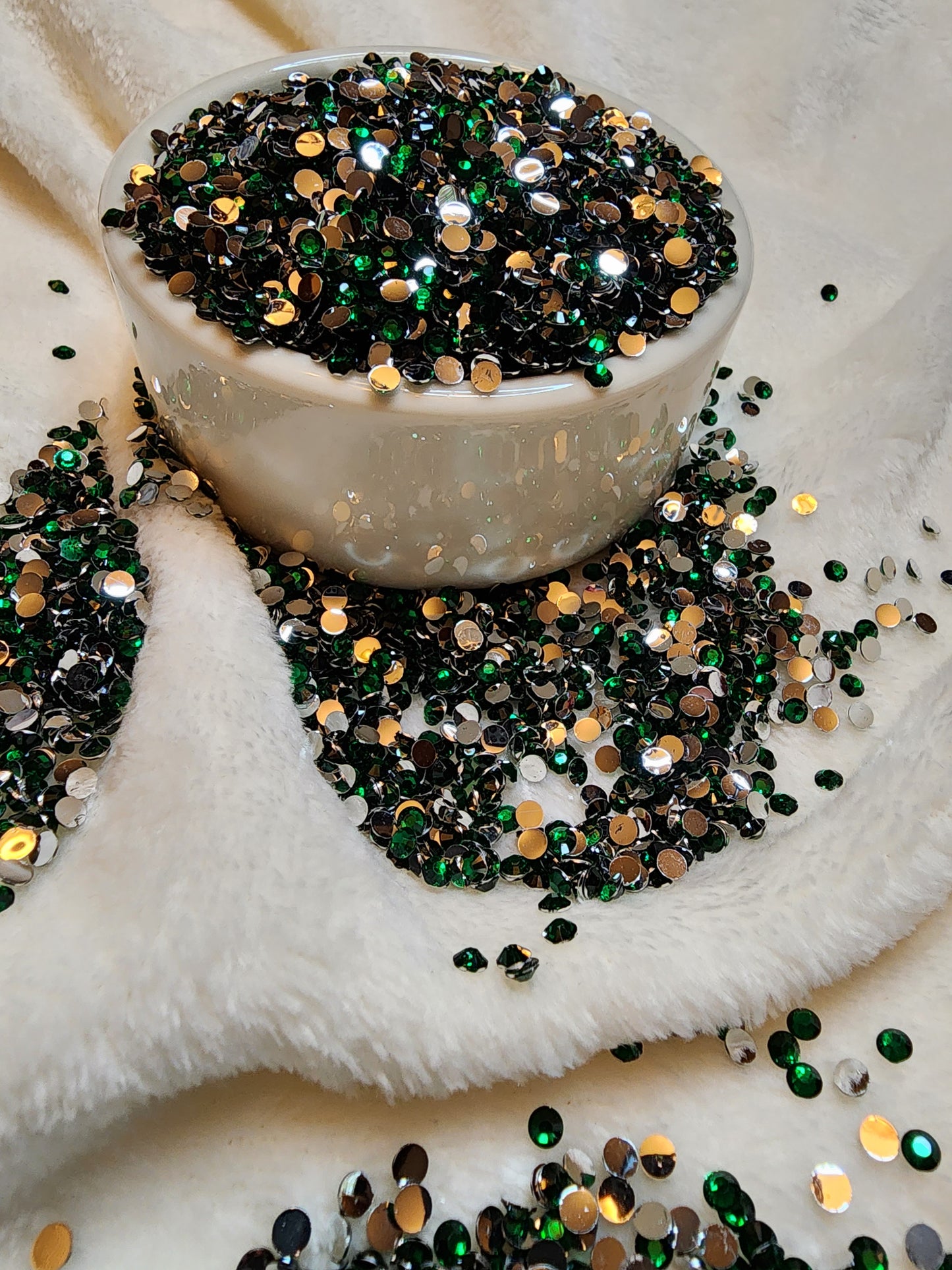 Emerald Silverback Rhinestones 4mm - Non Hotfix - Flatback - Resin