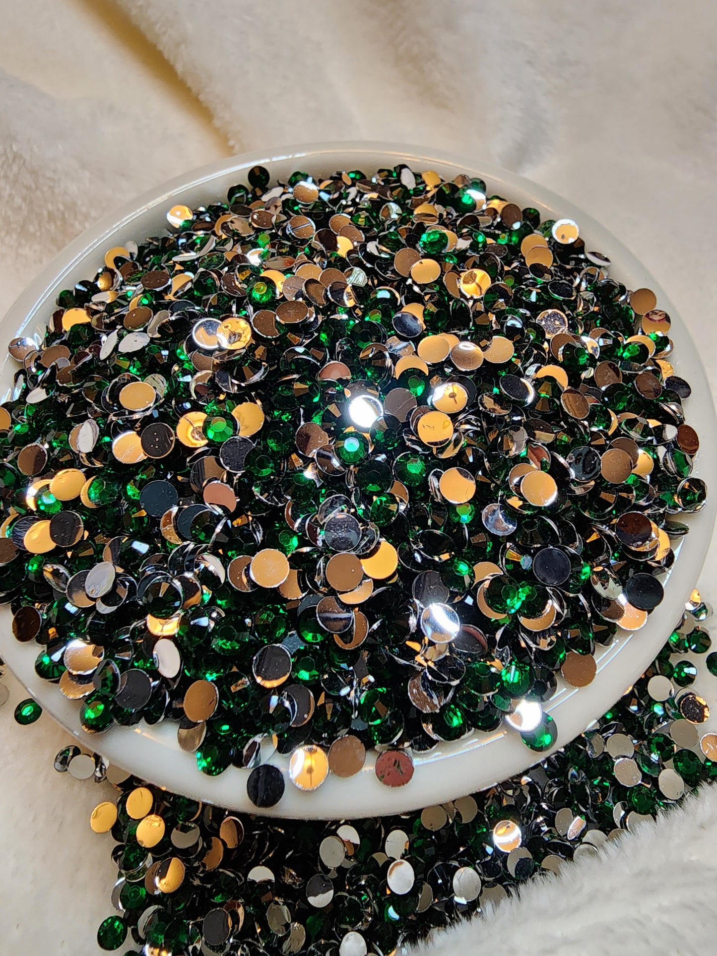 Emerald Silverback Rhinestones 4mm - Non Hotfix - Flatback - Resin
