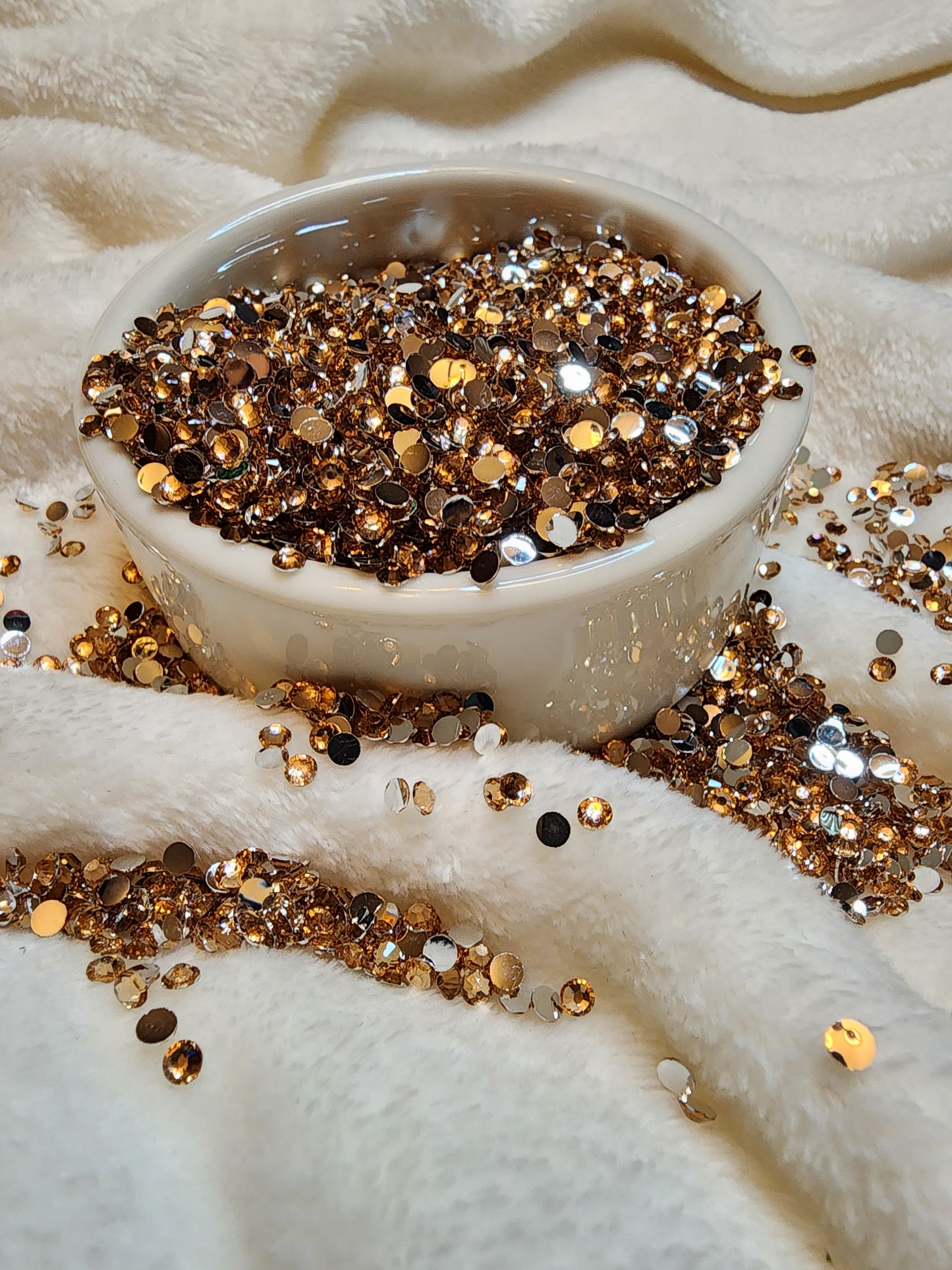Light Peach Silverback Rhinestones 4mm - Non Hotfix - Flatback - Resin
