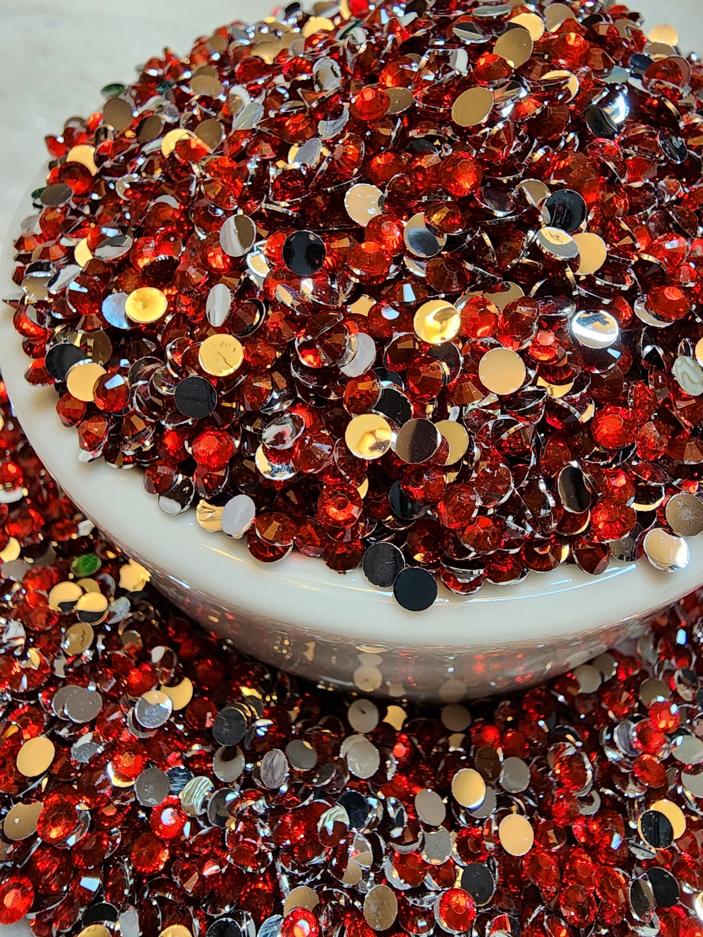 Light Siam Silverback Rhinestones 4mm - Non Hotfix - Flatback - Resin