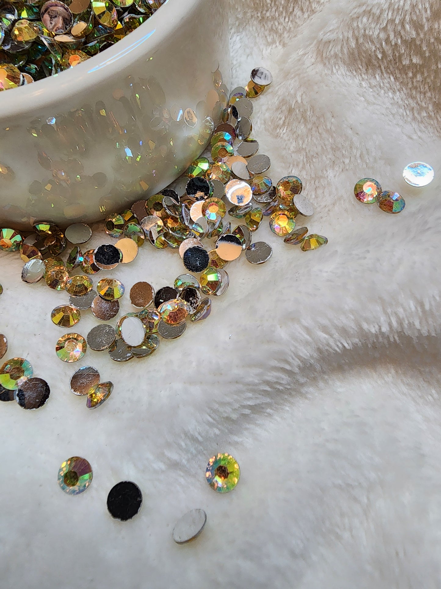 Light Topaz Silverback Rhinestones 6mm - Non Hotfix - Flatback - Resin