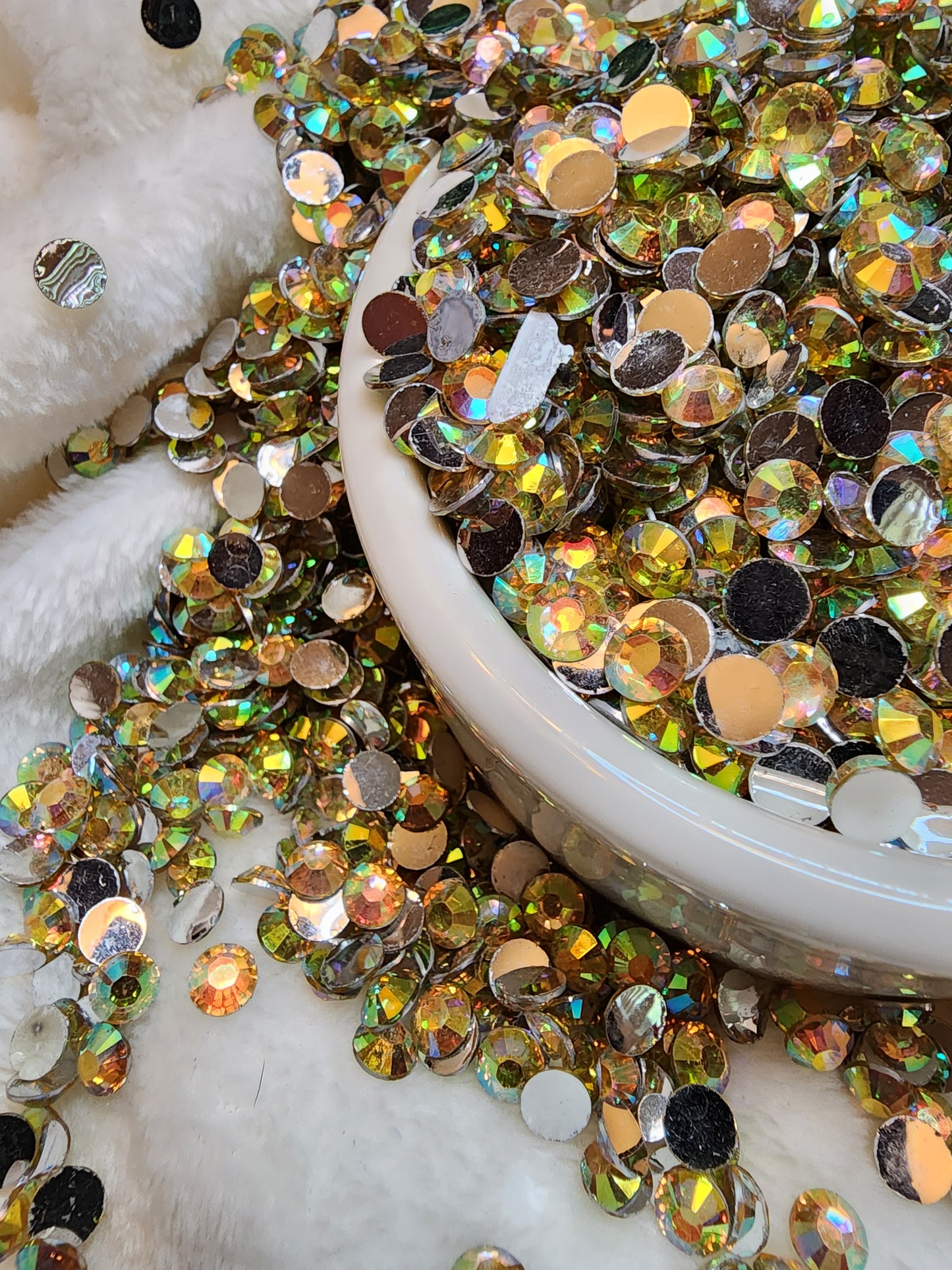 Light Topaz Silverback Rhinestones 6mm - Non Hotfix - Flatback - Resin