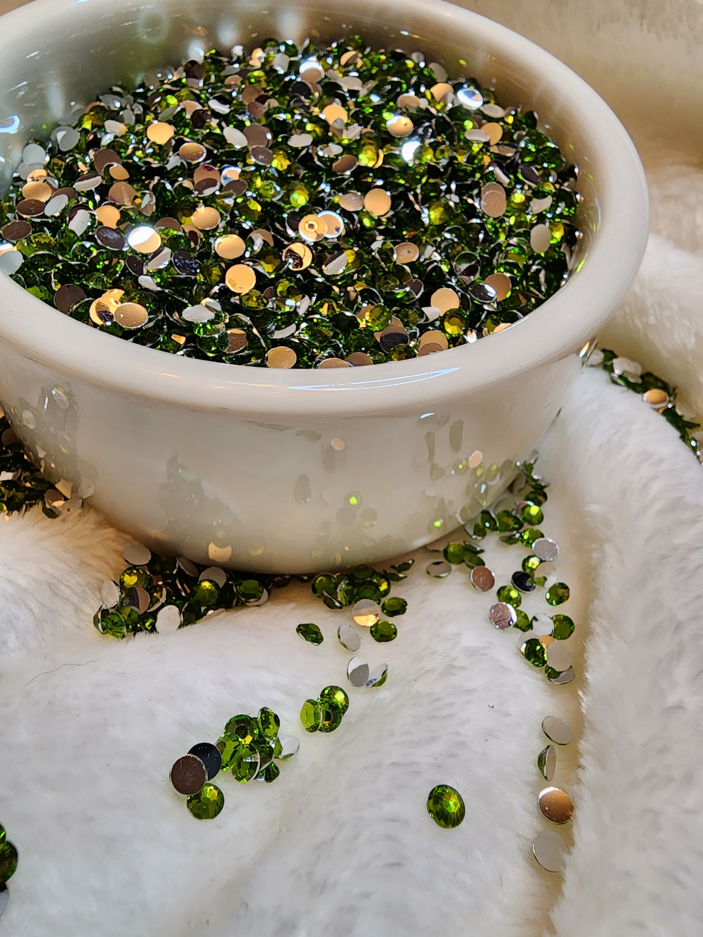 Olivine Silverback Rhinestones 4mm - Non Hotfix - Flatback - Resin