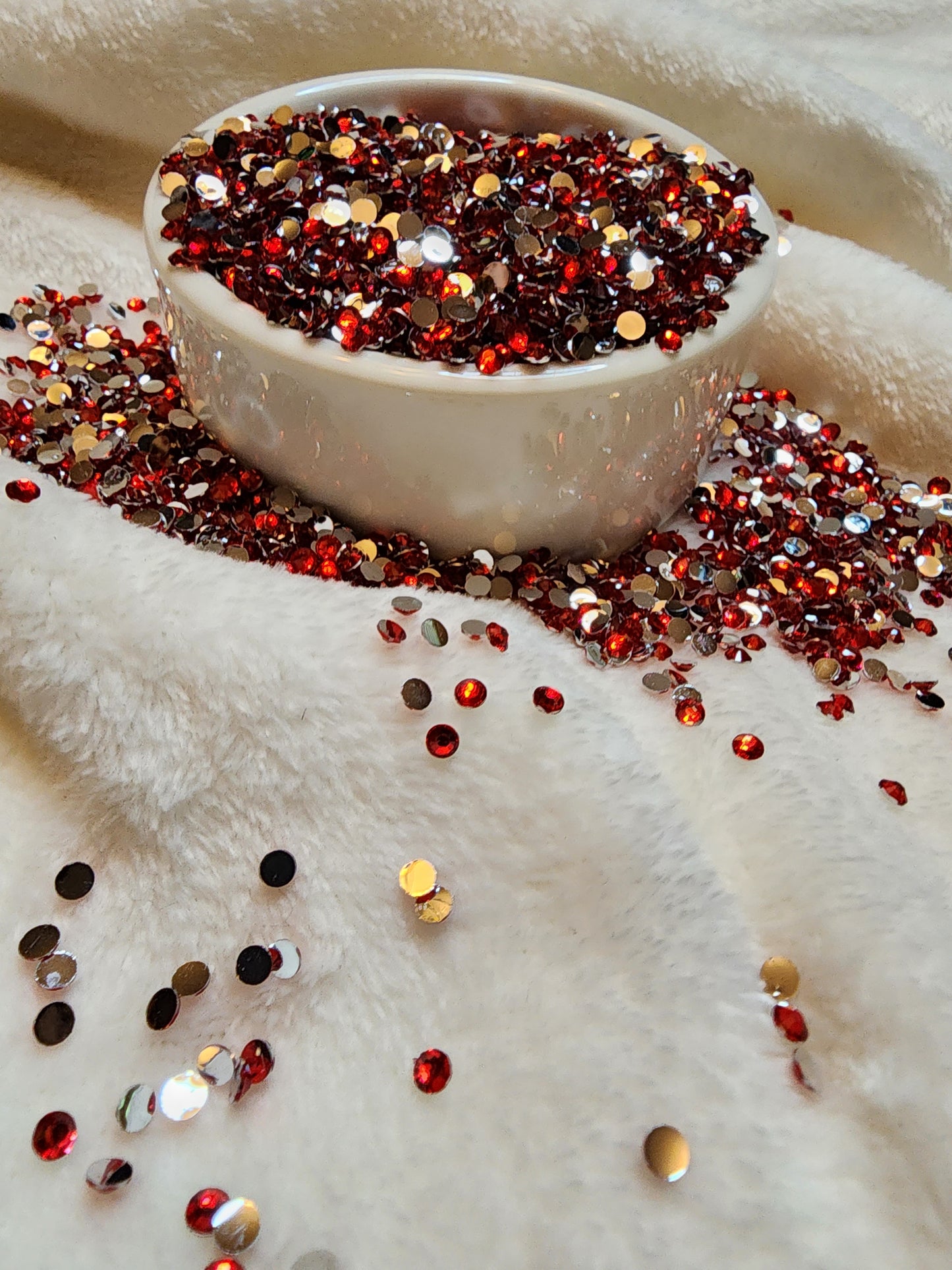 Red Silverback Rhinestones 4mm - Non Hotfix - Flatback - Resin