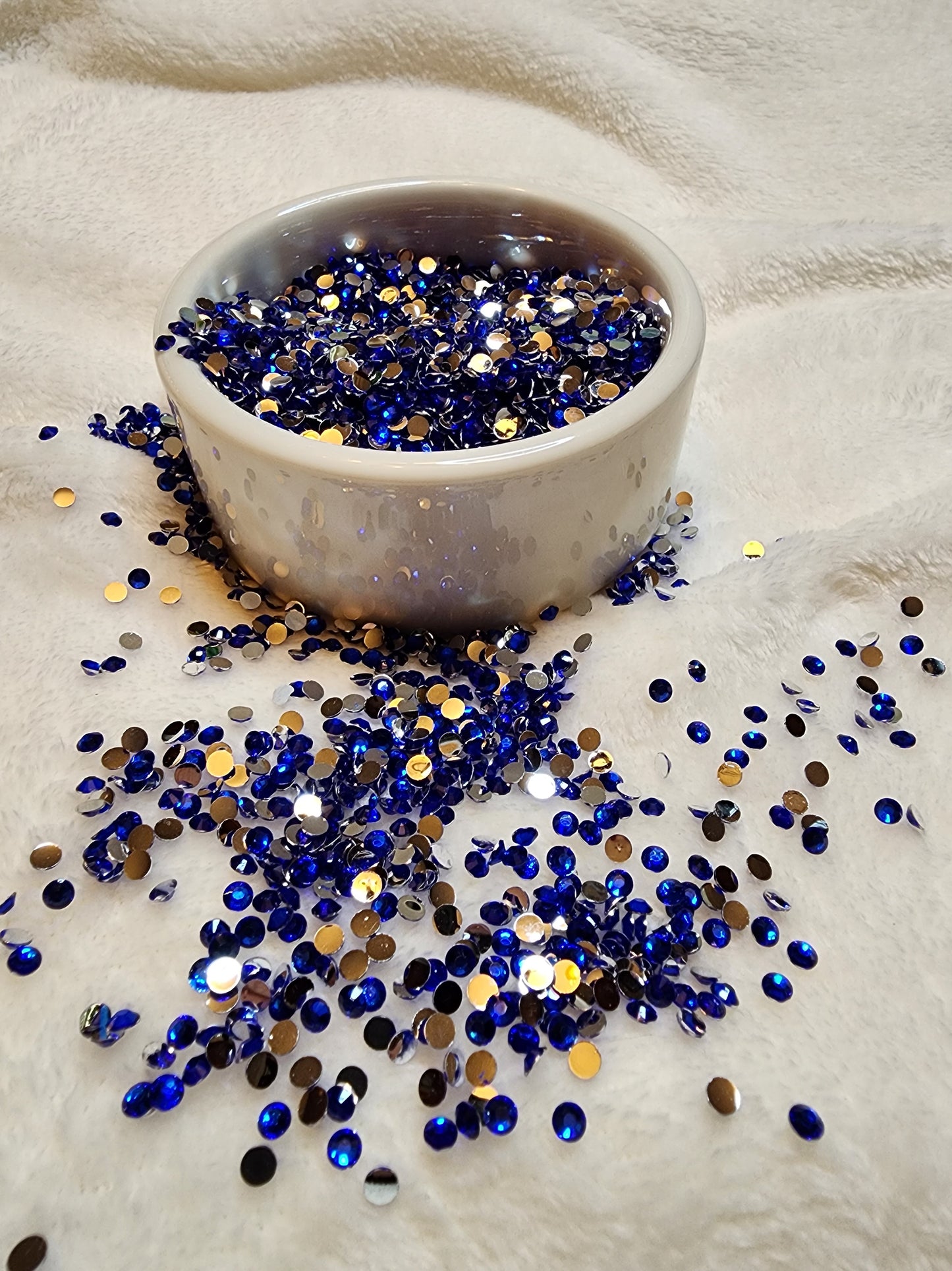 Sapphire Silverback Rhinestones 4mm - Non Hotfix - Flatback - Resin