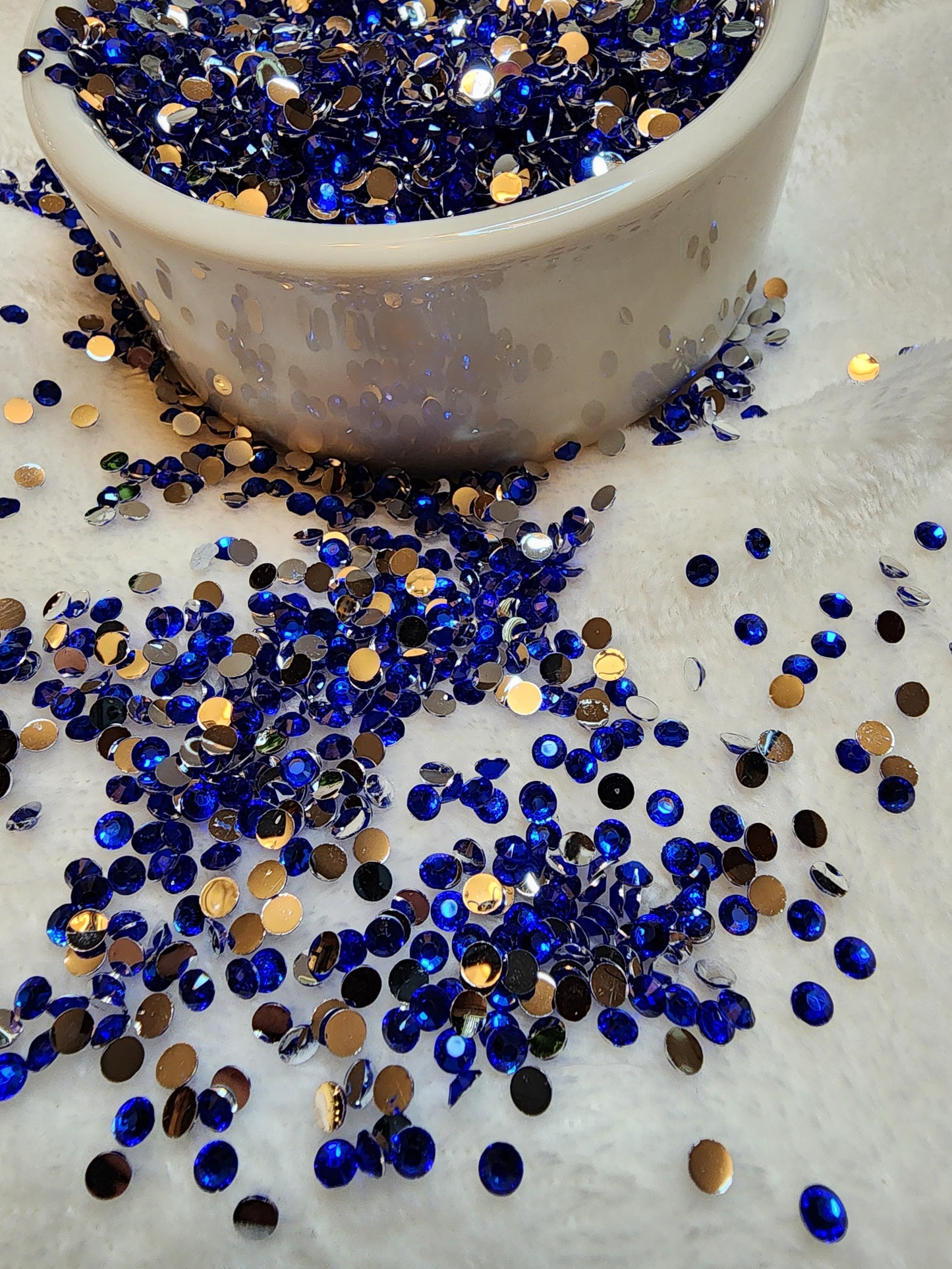 Sapphire Silverback Rhinestones 4mm - Non Hotfix - Flatback - Resin