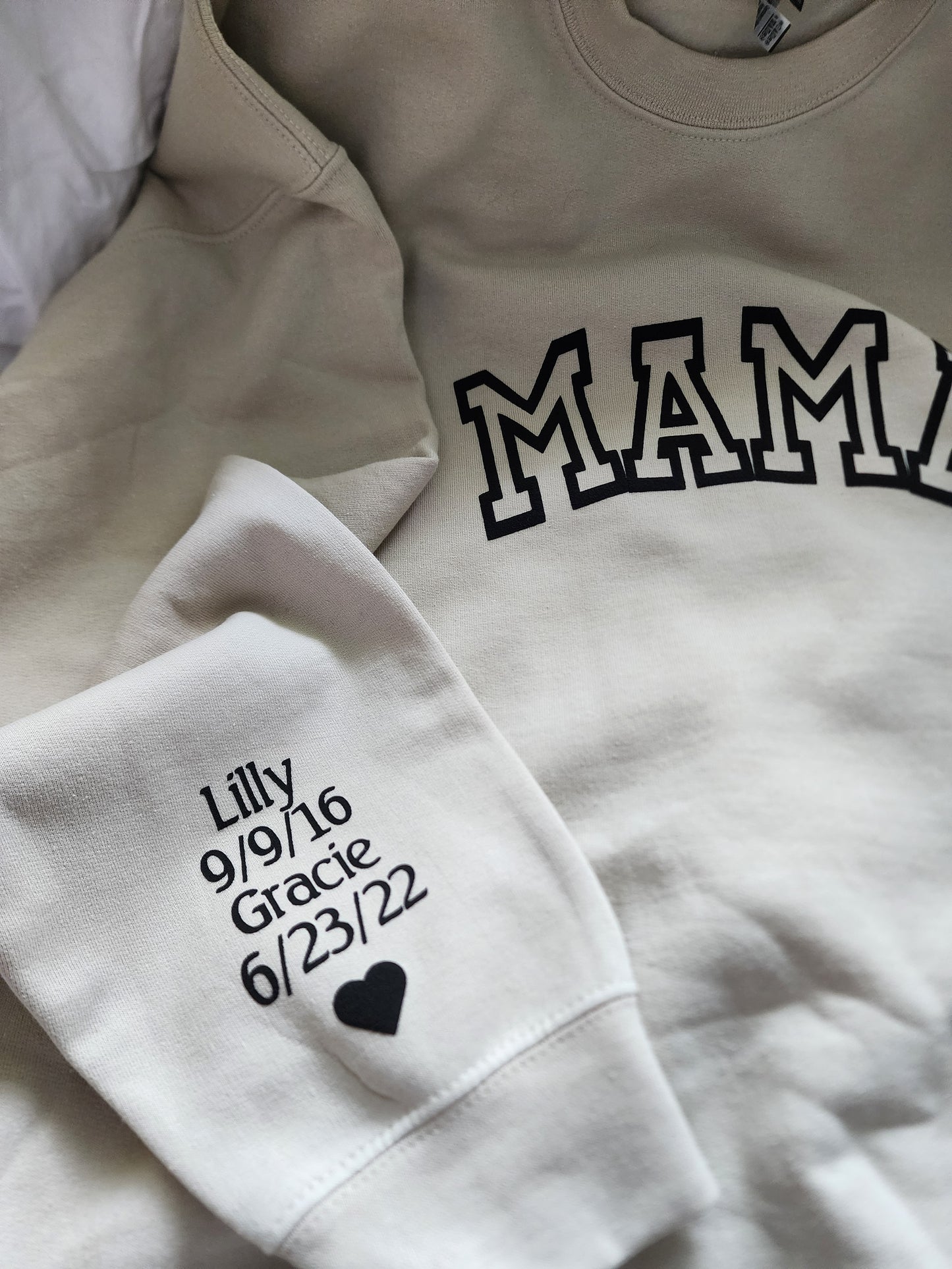 mama sweatshirt, mama gift, gift for mom, gift for her, mothers day gift, birthday gift, sweatshirt with  names on sleeve, name on sleeve, mama shirt, mama gift